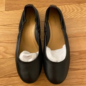 Vionic 6 Black Ballet Flat NEW